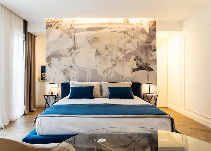 Donna Giacinta Blu Luxury Flat