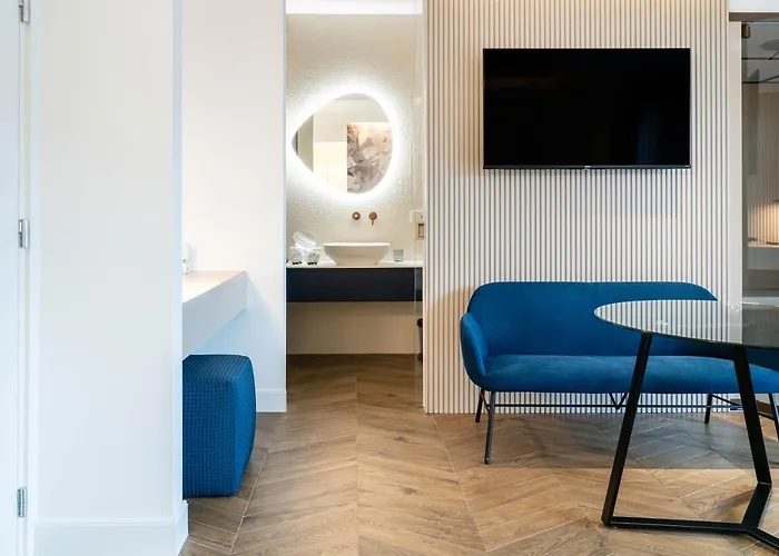 Donna Giacinta Blu Luxury Flat